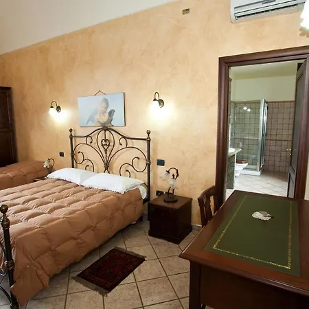 Le Grotte Nocleg ze śniadaniem 3*