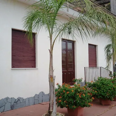 Alojamento de Acomodação e Pequeno-almoço Le Grotte 3*