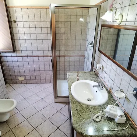 Le Grotte ريبوسْتو