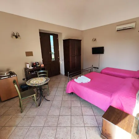 Le Grotte ريبوسْتو