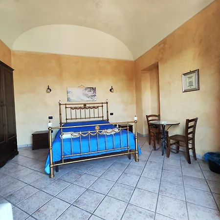 Le Grotte ريبوسْتو